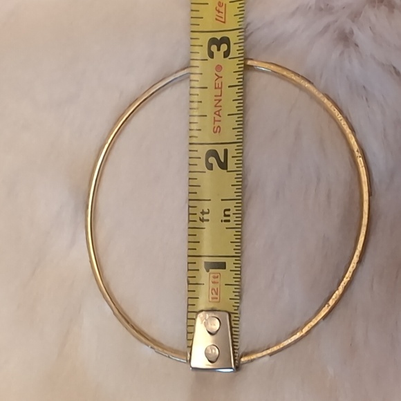 💵2/$10Bundle and Save💵 Gold & Silver Toned Bangle Textured Pattern Shaved in - Picture 5 of 7